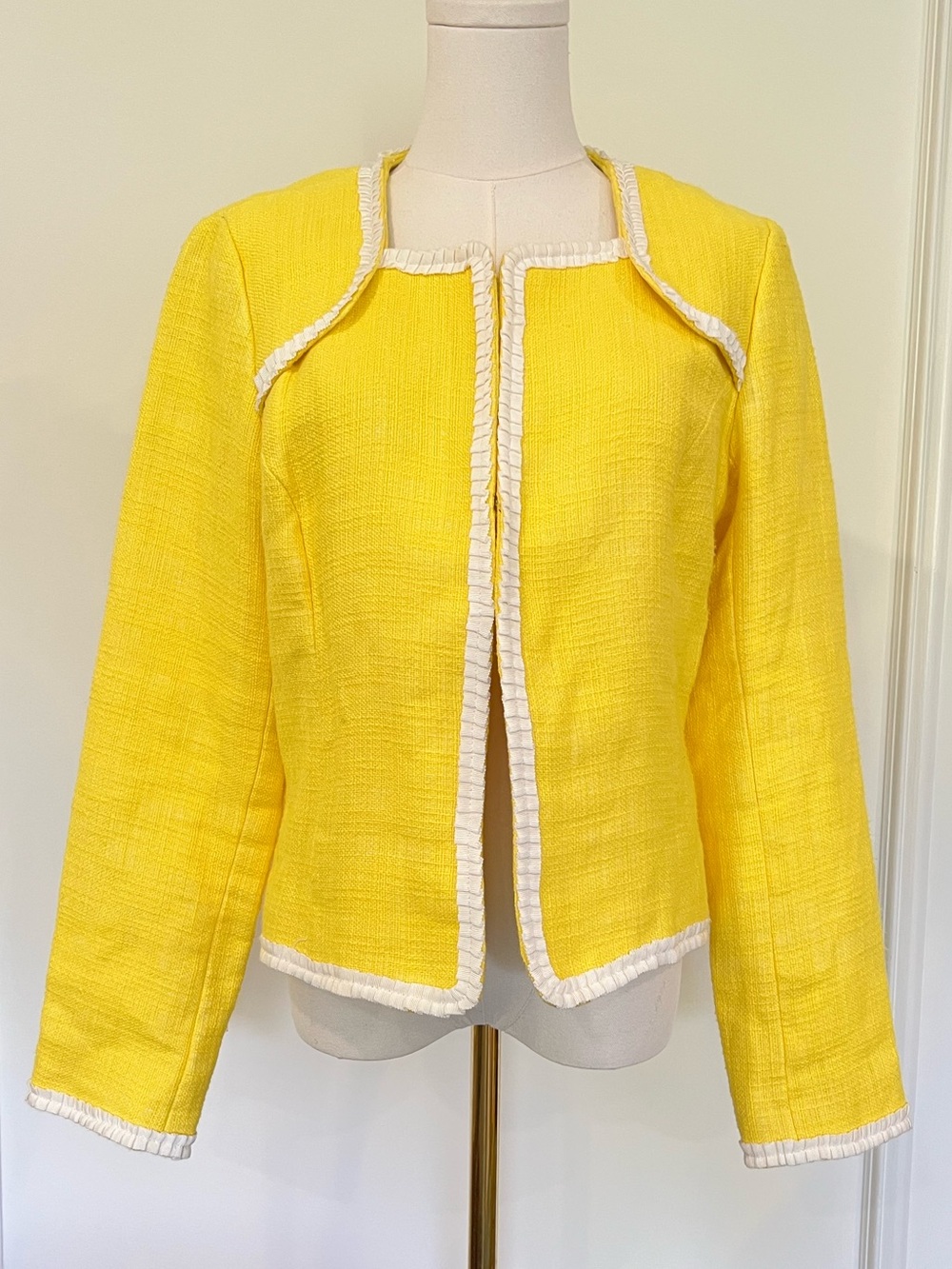 Yellow Tweed Jacket White Trim Boxy Collarless Old‎ Money Quiet Luxury 10